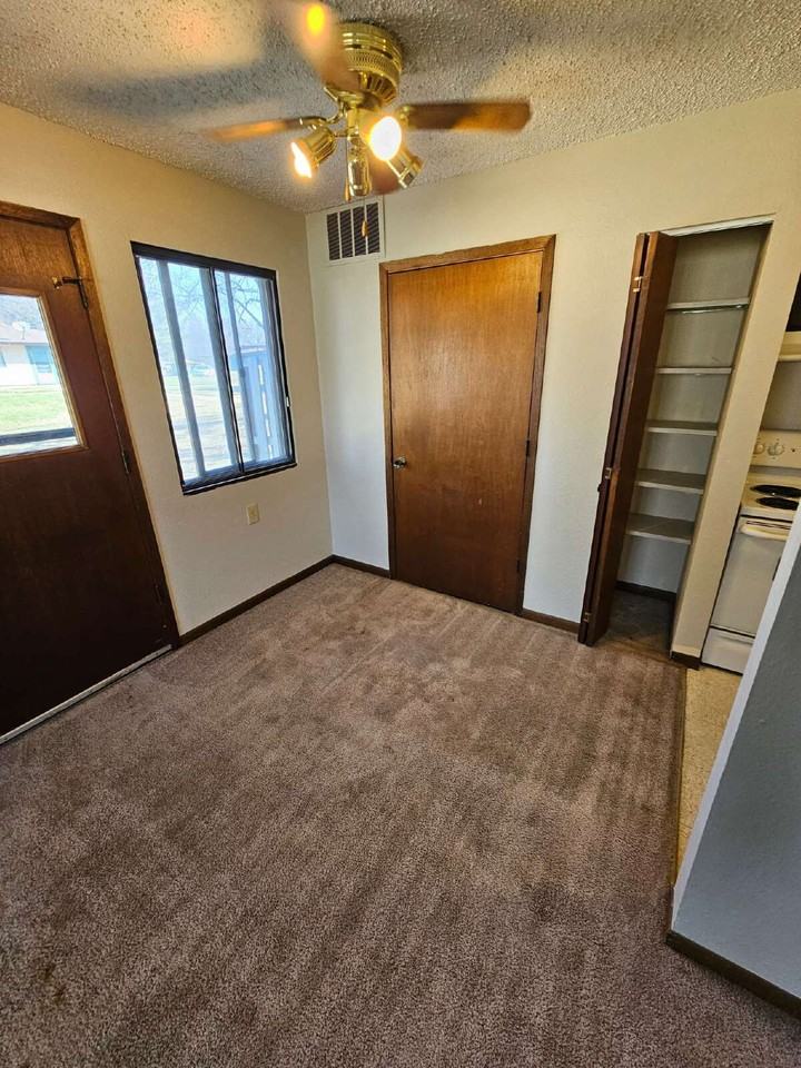 102 8th Ave Nw #14D - Photo 3 of 8