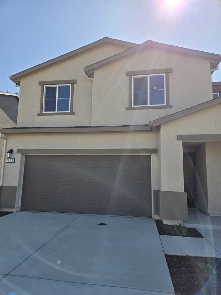 1844 Estero Dr - Photo 2 of 7