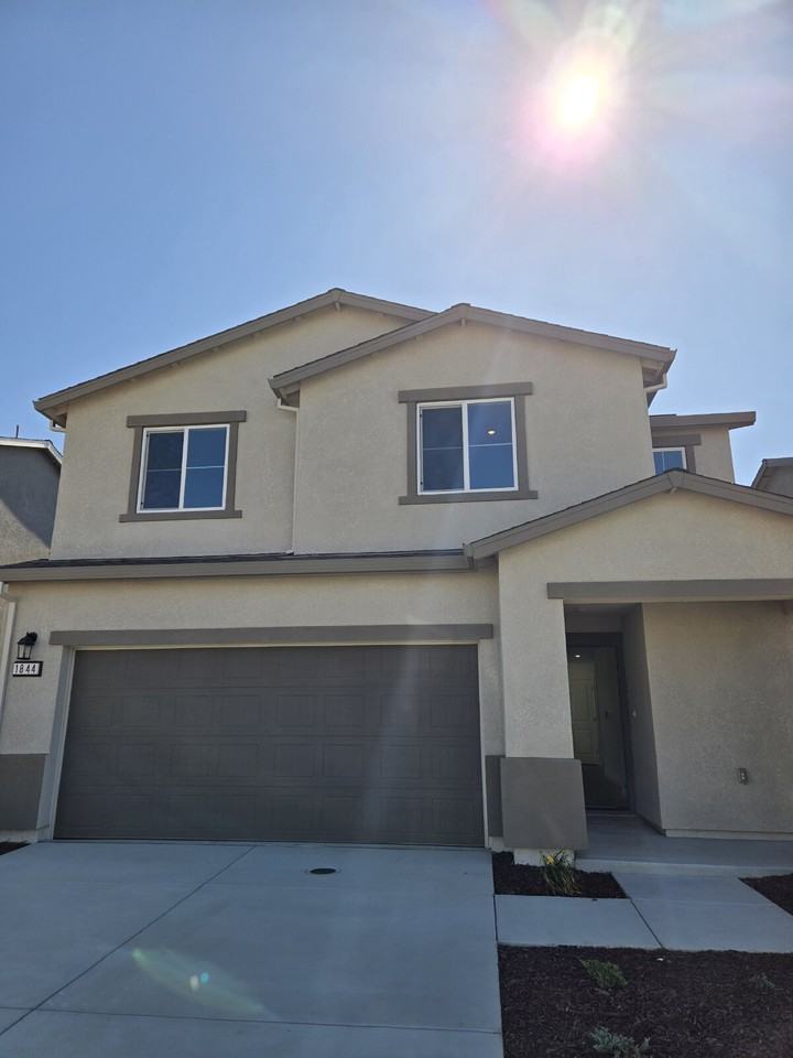 1844 Estero Dr - Photo 3 of 7