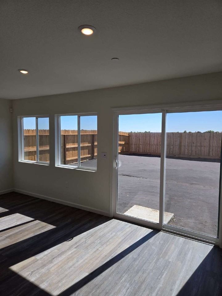 1844 Estero Dr - Photo 6 of 7