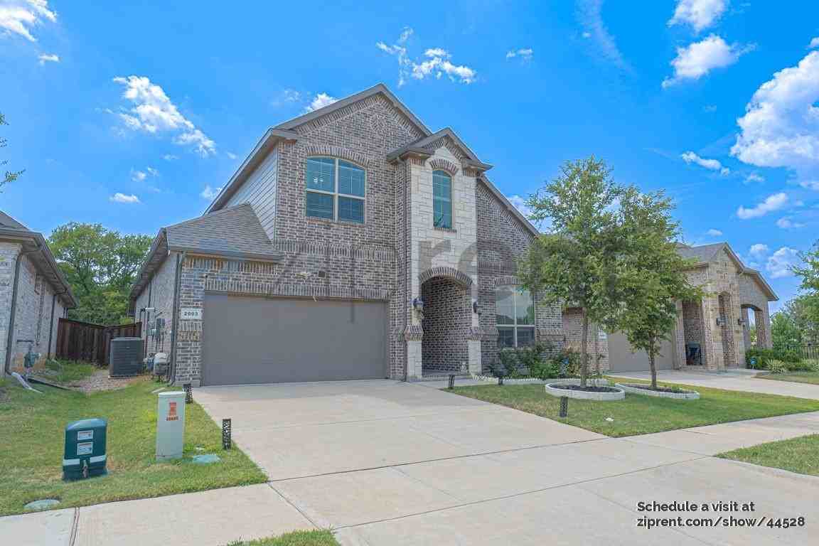 2003 Oleander St - Photo 2 of 28