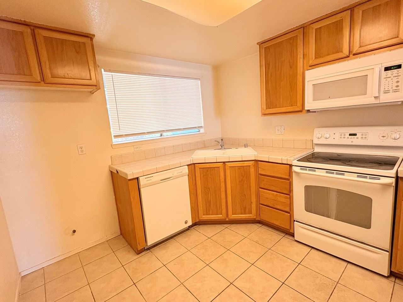 560 Pirinen Ln #D - Photo 3 of 12