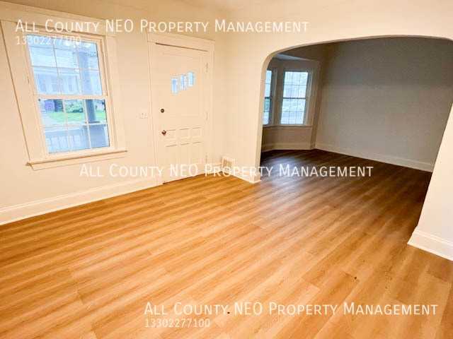 3431 W 49th St - Photo 3 of 18