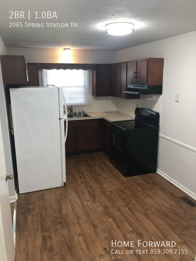 2065 Spring Station Dr - Photo 2 of 19