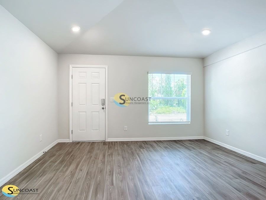 829 Hickory Ave - Photo 2 of 21