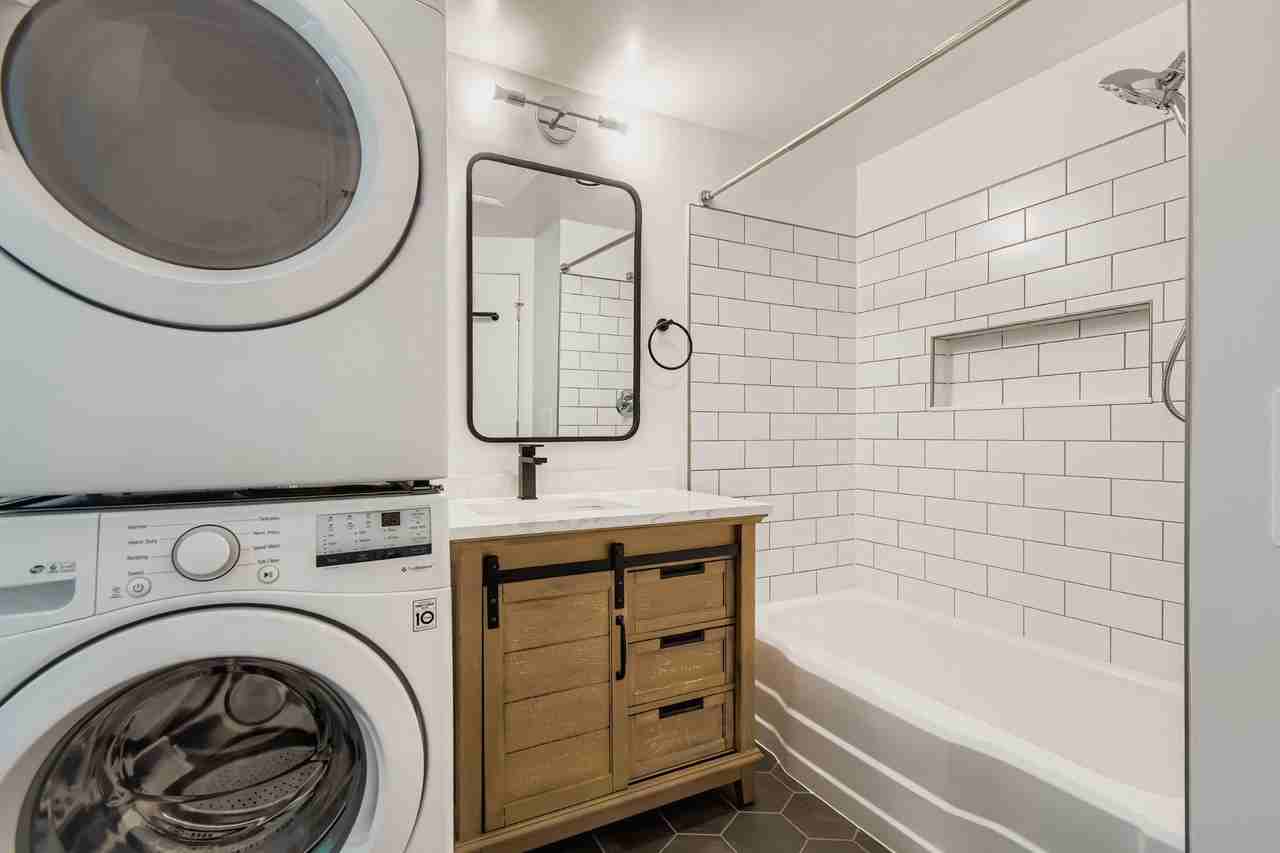 1000 W 41st St #1 - Photo 3 of 14