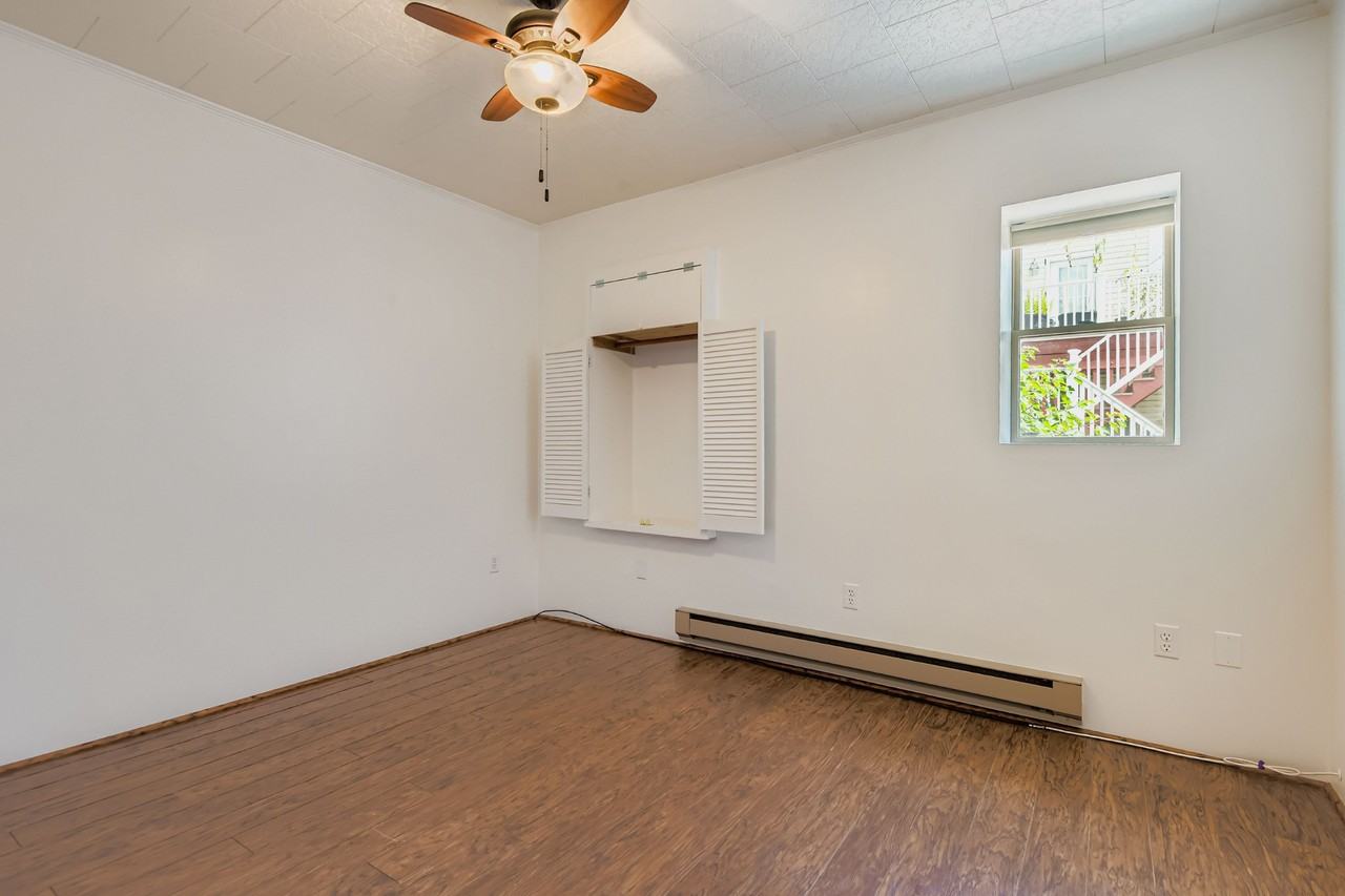 1000 W 41st St #1 - Photo 7 of 14