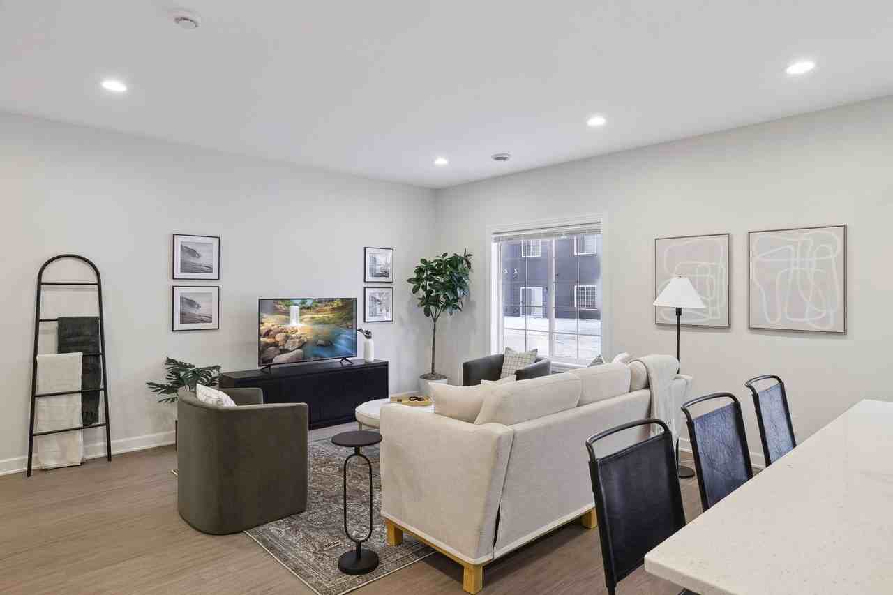 973 Willow Pl - Photo 5 of 39