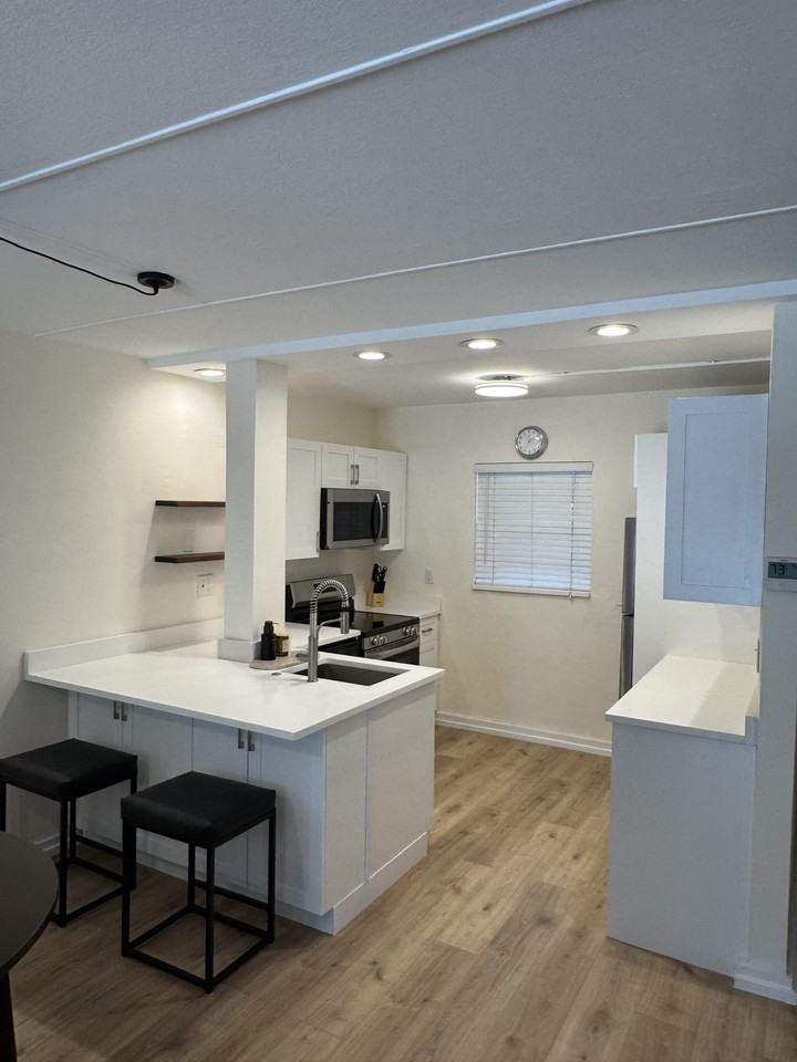 612 Ne 20th Ave #2 - Photo 2 of 16