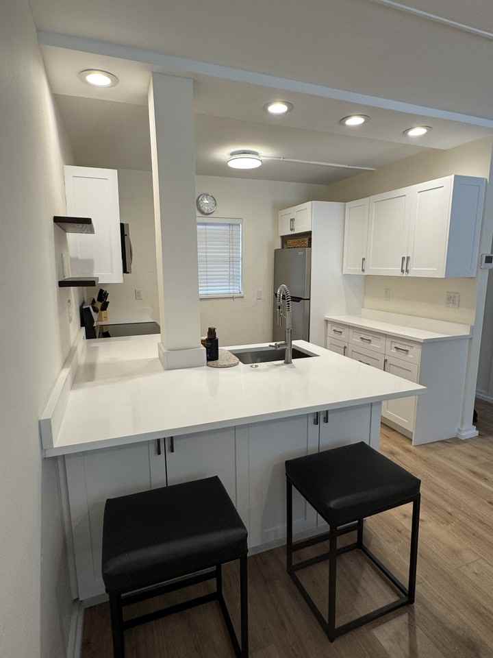 612 Ne 20th Ave #2 - Photo 3 of 16