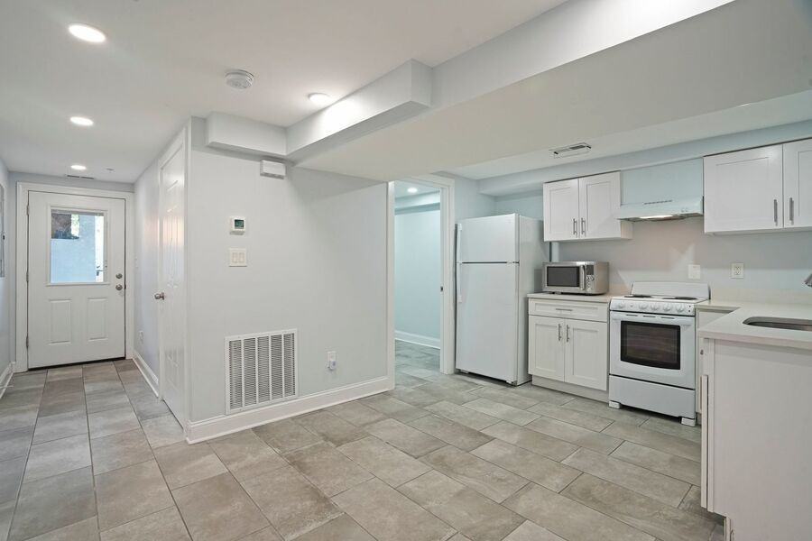 2630 4th St Ne #B - Photo 6 of 25