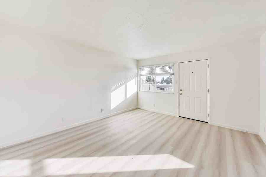 430 Vernon St #10 - Photo 4 of 18