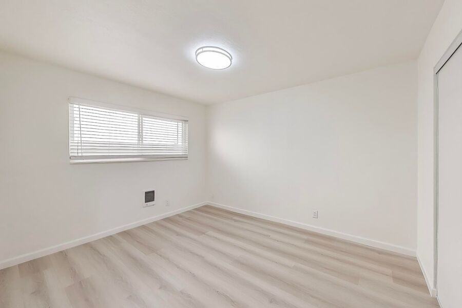 430 Vernon St #10 - Photo 6 of 18