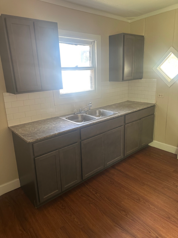 3425 Shelby Ave - Photo 3 of 9