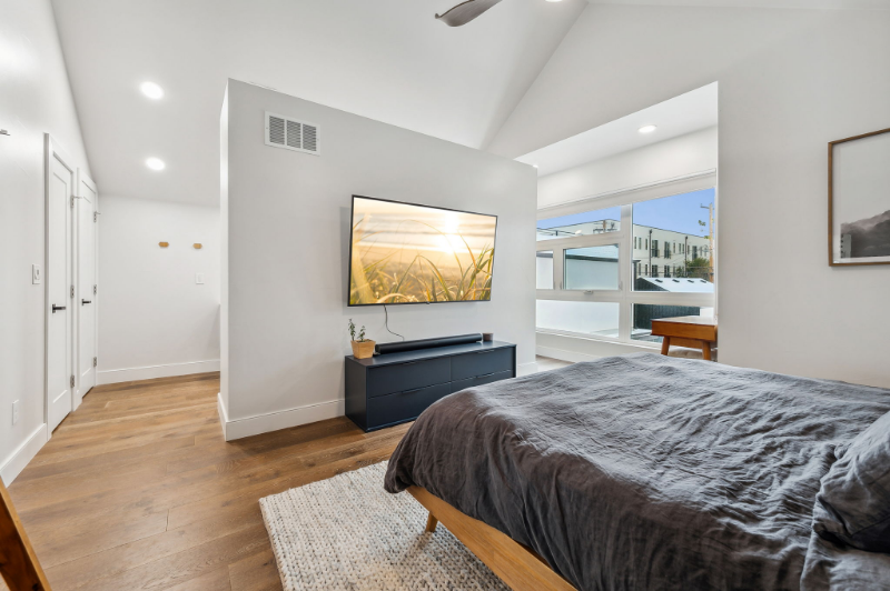 1323 Kalamath St - Photo 5 of 20