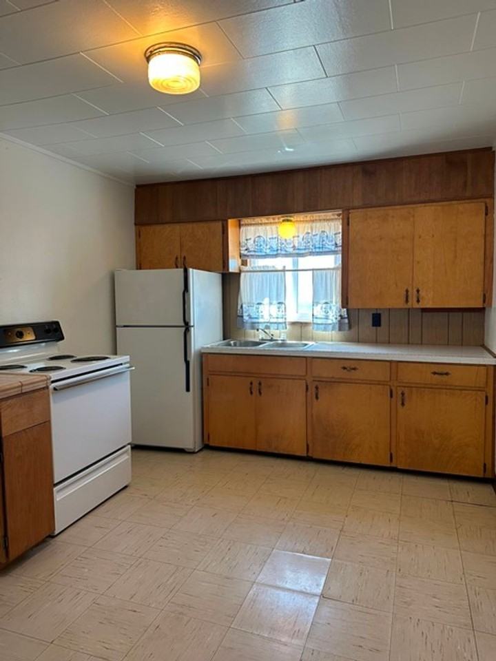 4244 Douglas Ave - Photo 2 of 12