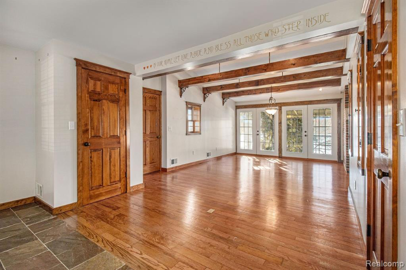 2739 Lakeridge - Photo 3 of 14