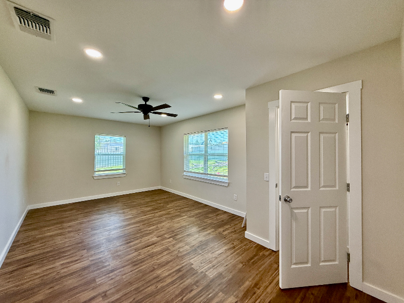 3906 E Denman Ave - Photo 2 of 15