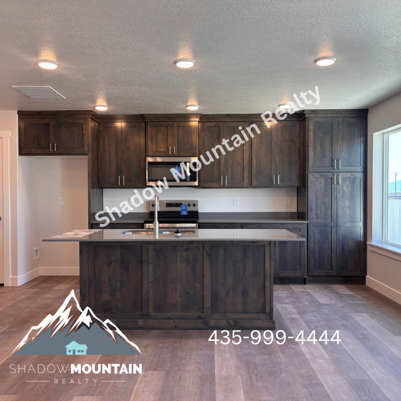 655 Se - Photo 2 of 18