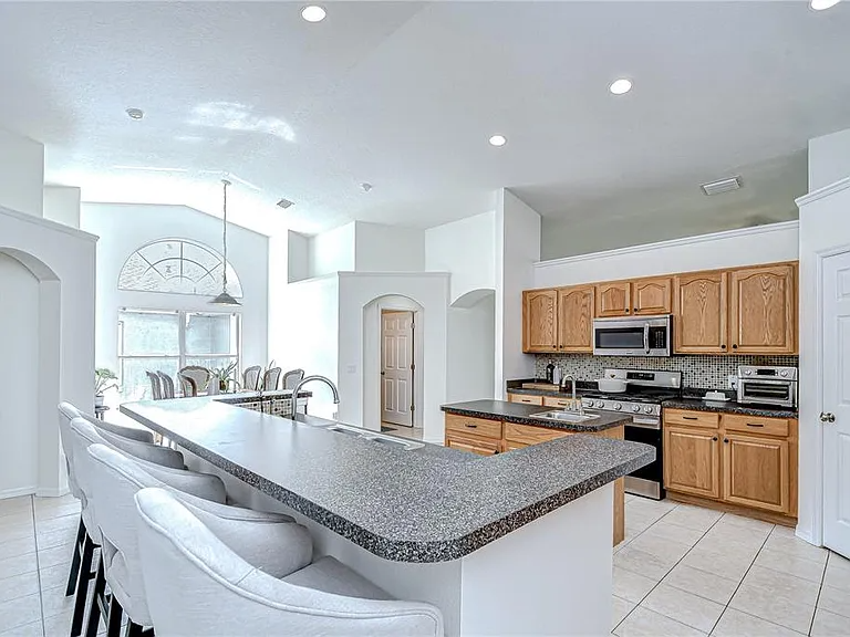 7107 Colonial Lake Dr - Photo 5 of 20