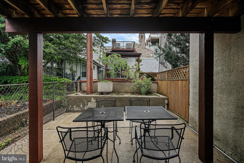 231 S Regester St - Photo 3 of 19