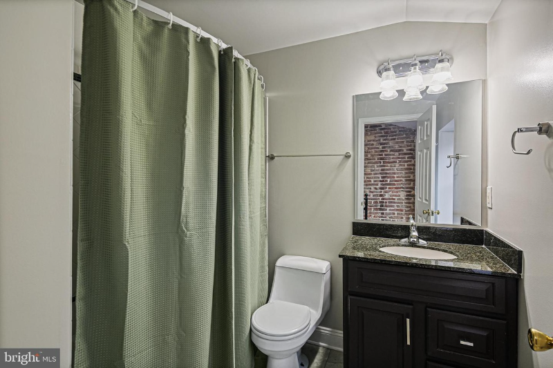 231 S Regester St - Photo 7 of 19