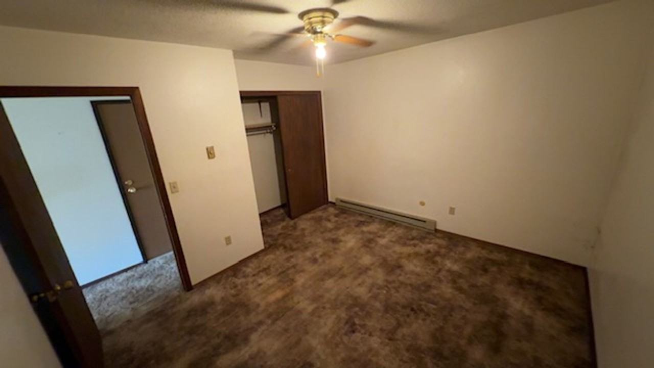 124 N Broadway St - Photo 2 of 4