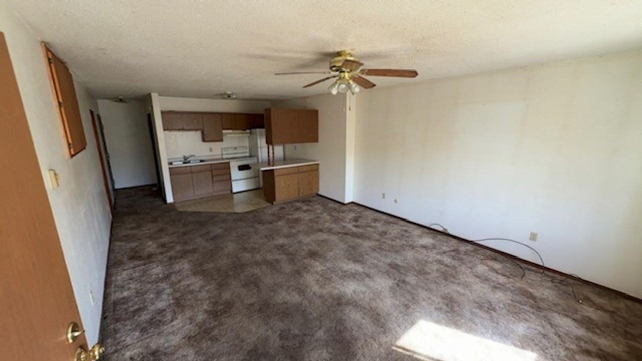 124 N Broadway St - Photo 3 of 4