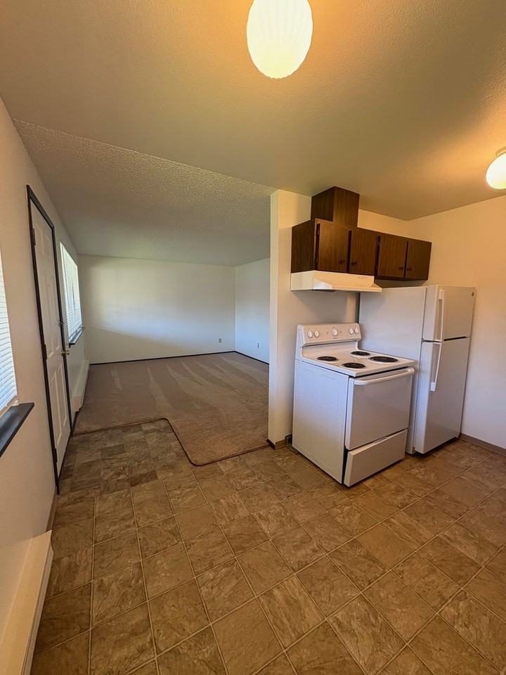 PARKWOOD APARTMENTS - Photo 2 of 8