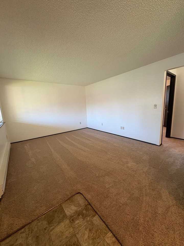 PARKWOOD APARTMENTS - Photo 3 of 8