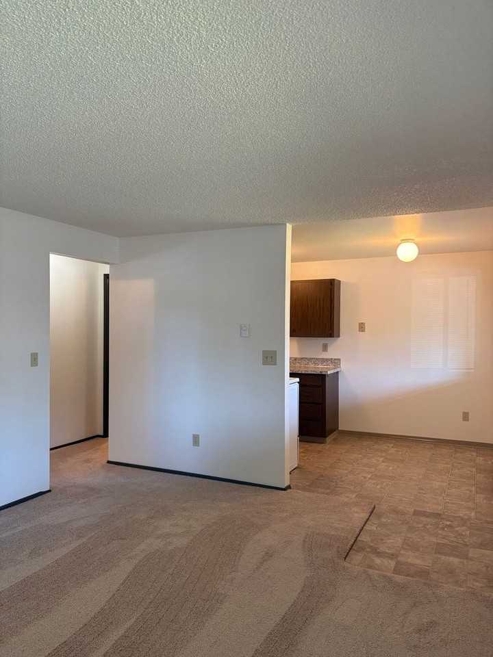 PARKWOOD APARTMENTS - Photo 4 of 8