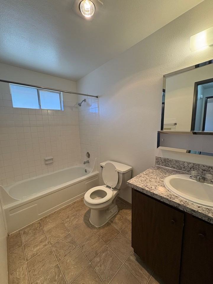 PARKWOOD APARTMENTS - Photo 5 of 8