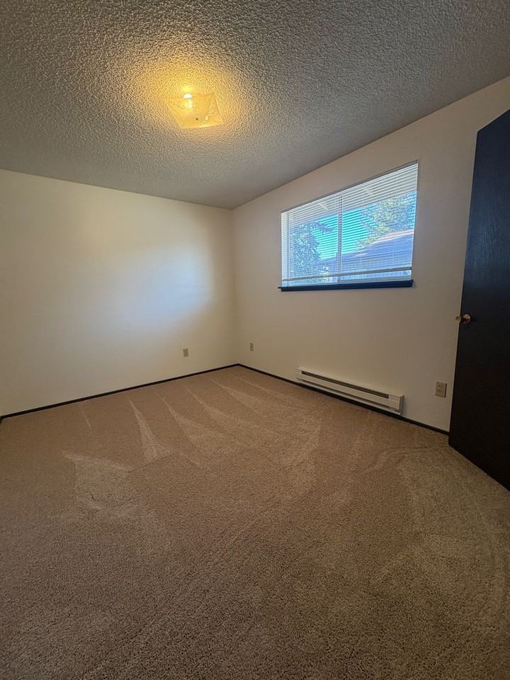 PARKWOOD APARTMENTS - Photo 6 of 8