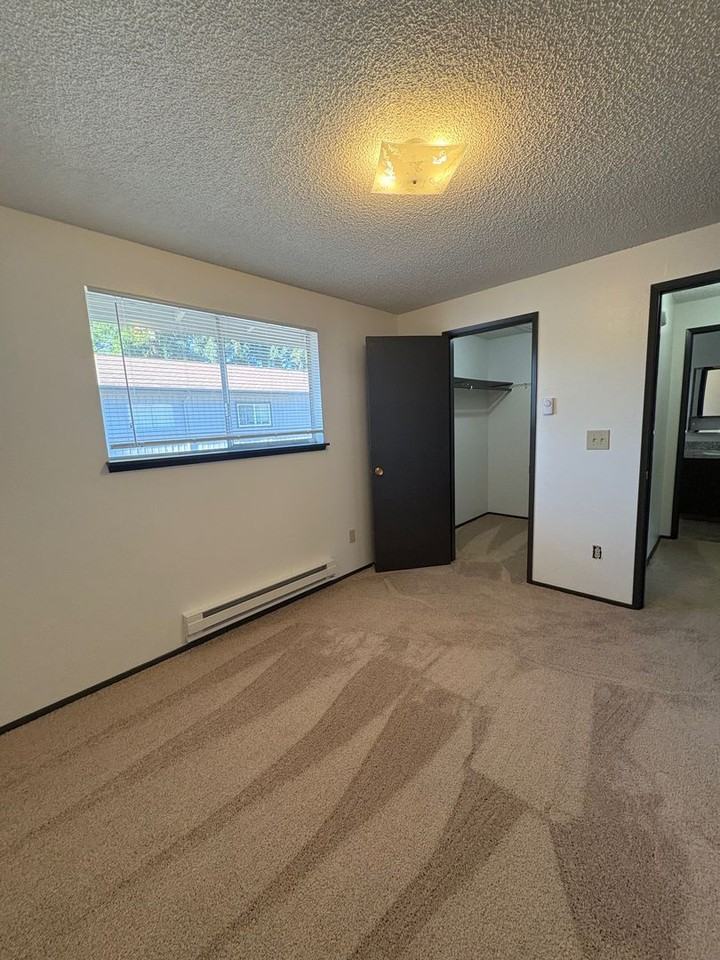 PARKWOOD APARTMENTS - Photo 7 of 8