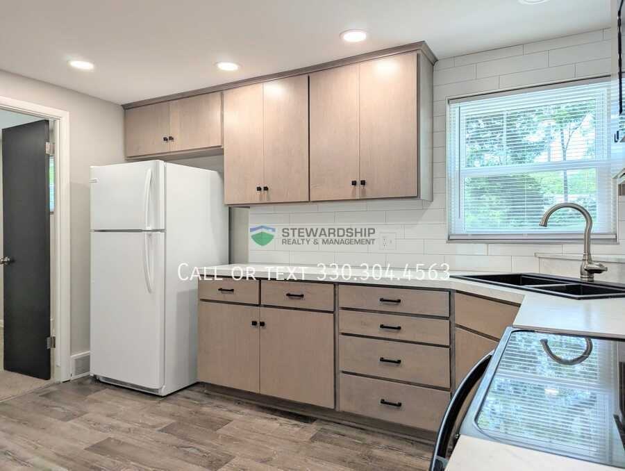 1021 Bachtel St Se - Photo 2 of 28