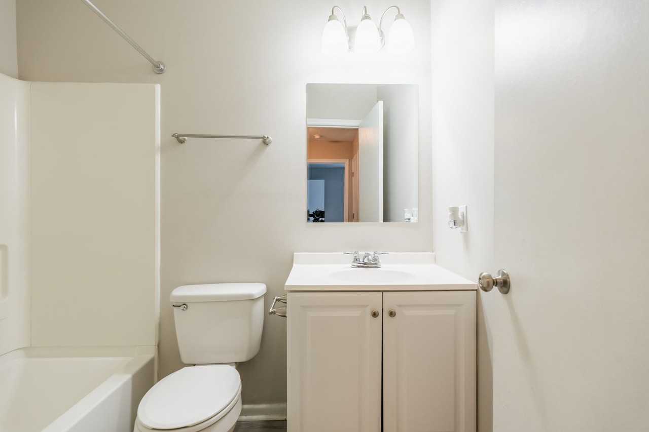 623 Hilltop Dr - Photo 5 of 50