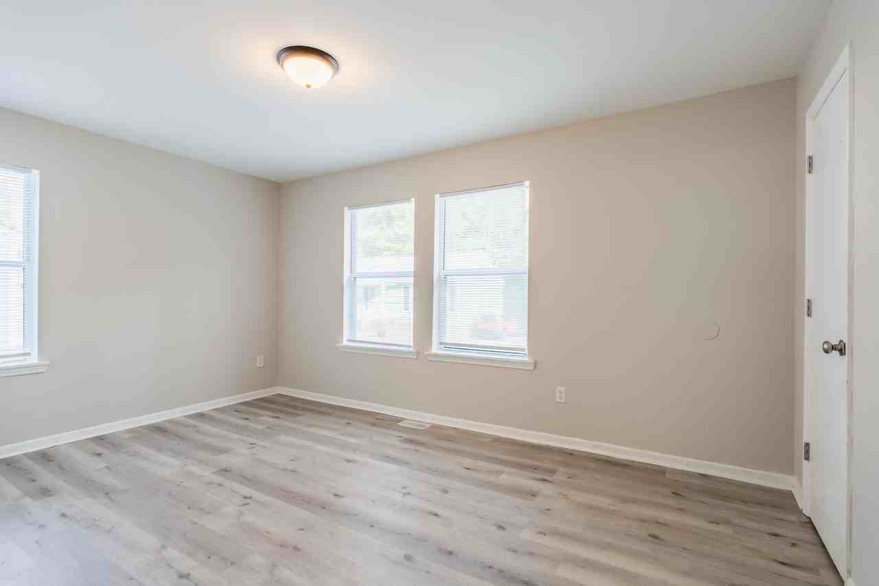 623 Hilltop Dr - Photo 7 of 50