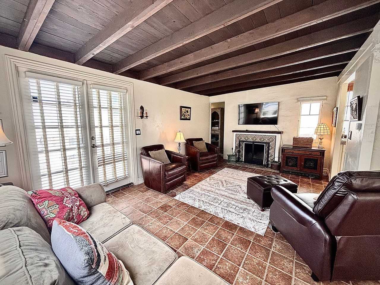 1205 Ocean Dr - Photo 3 of 33