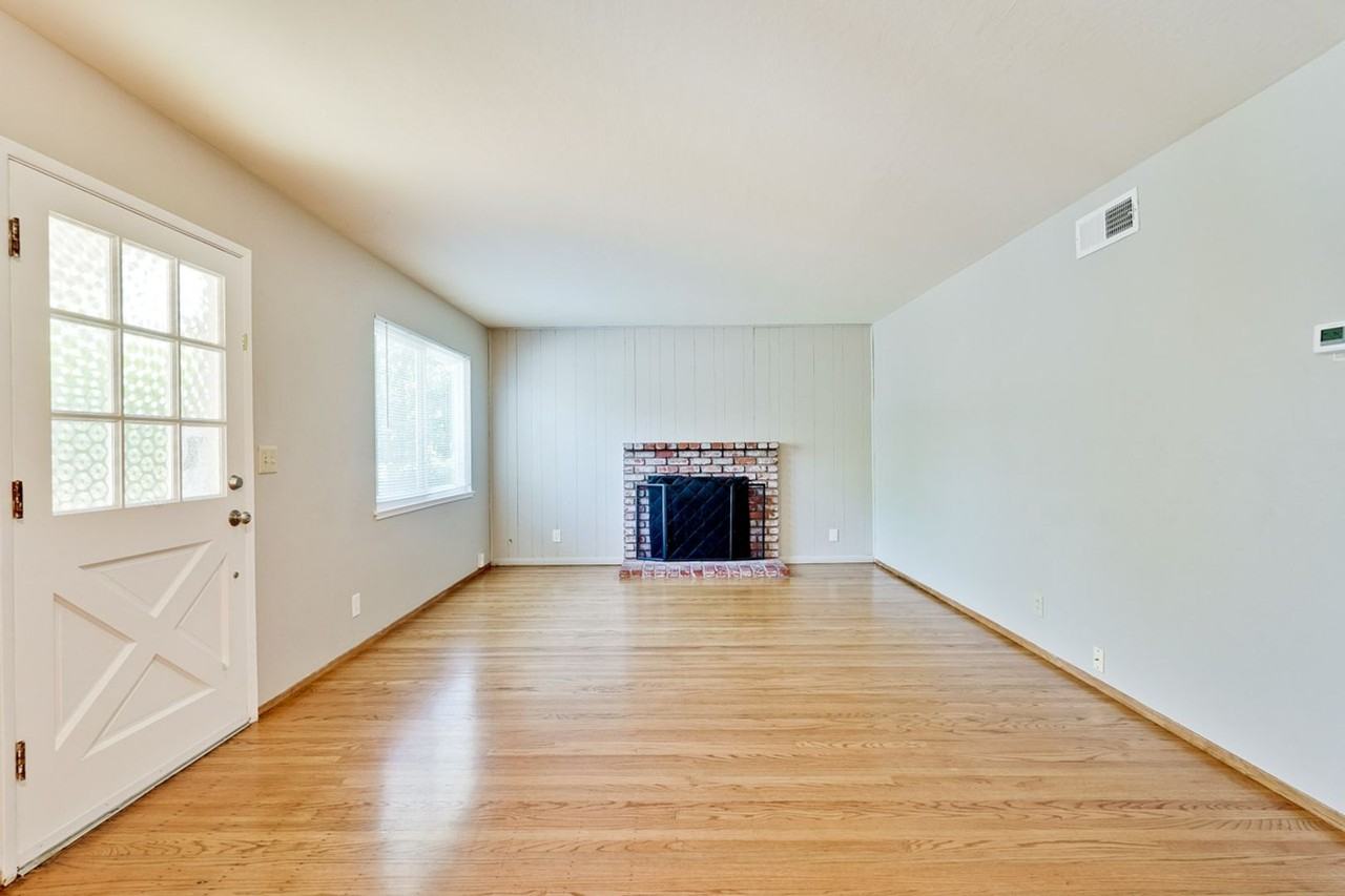 1051 November Dr - Photo 2 of 31