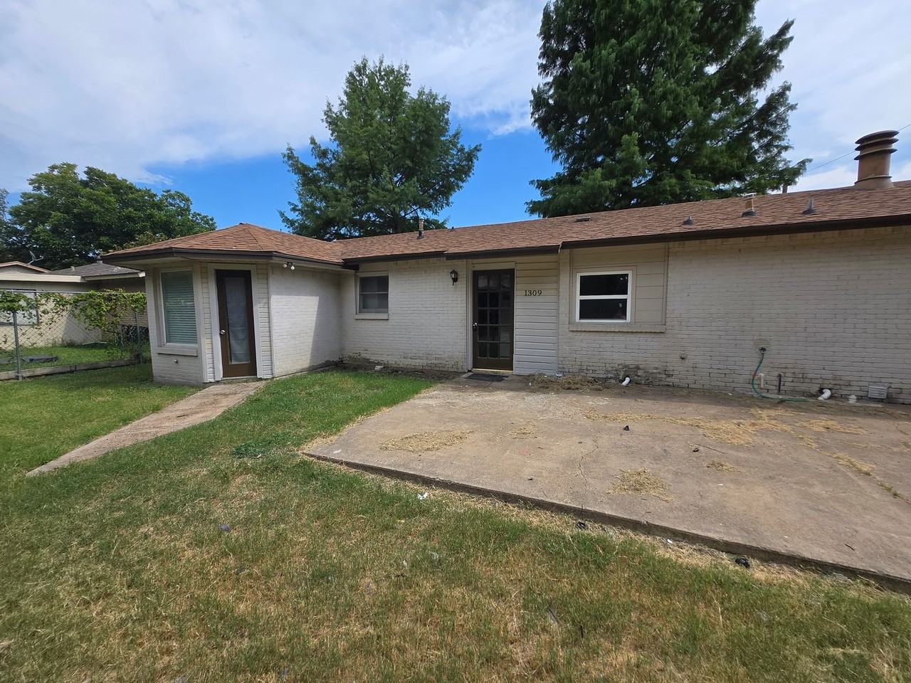 1309 Greencove Dr - Photo 3 of 28