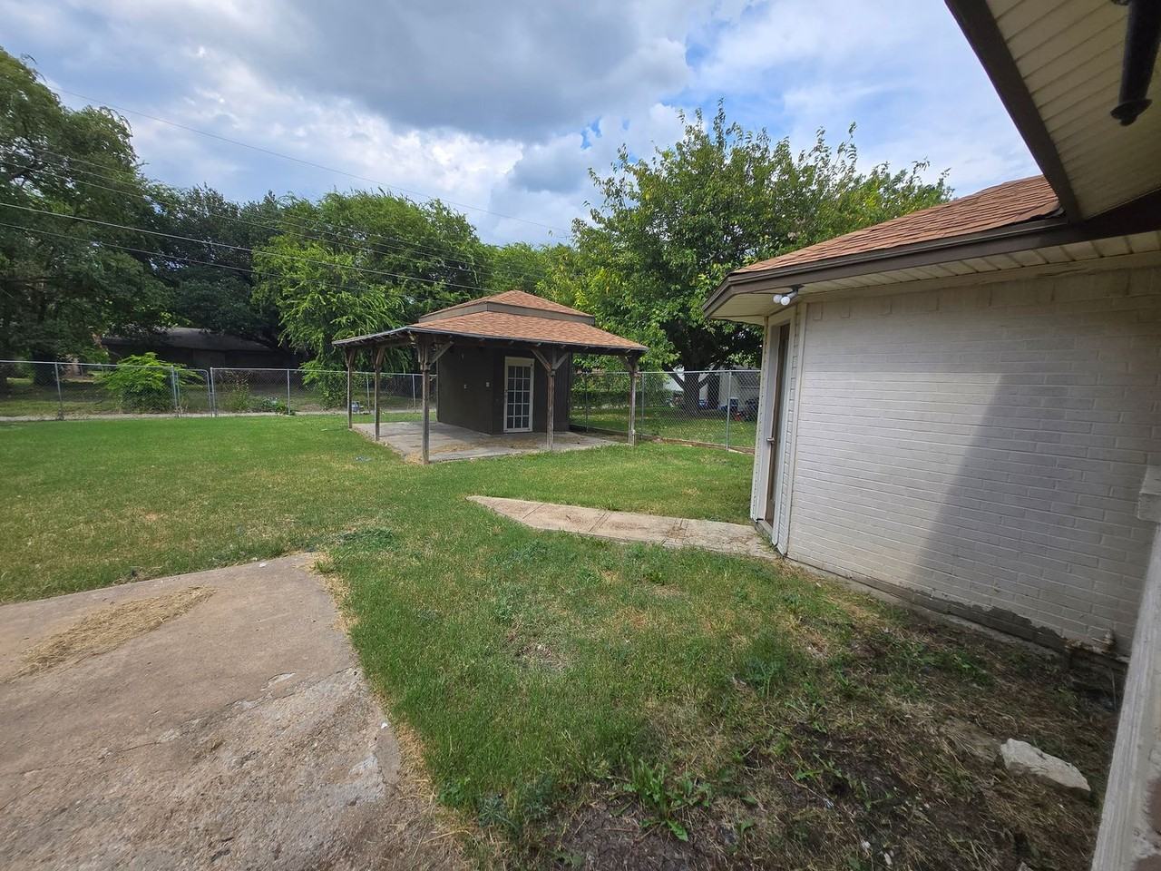 1309 Greencove Dr - Photo 5 of 28