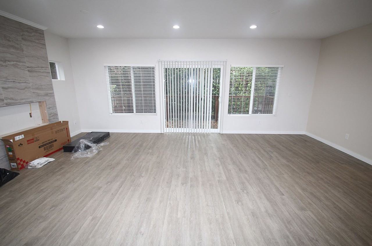 5731 25th Ave Ne - Photo 3 of 21