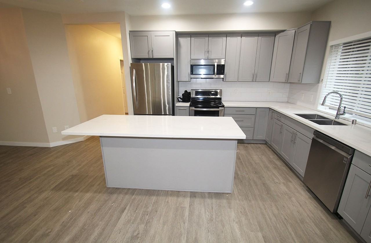 5731 25th Ave Ne - Photo 4 of 21