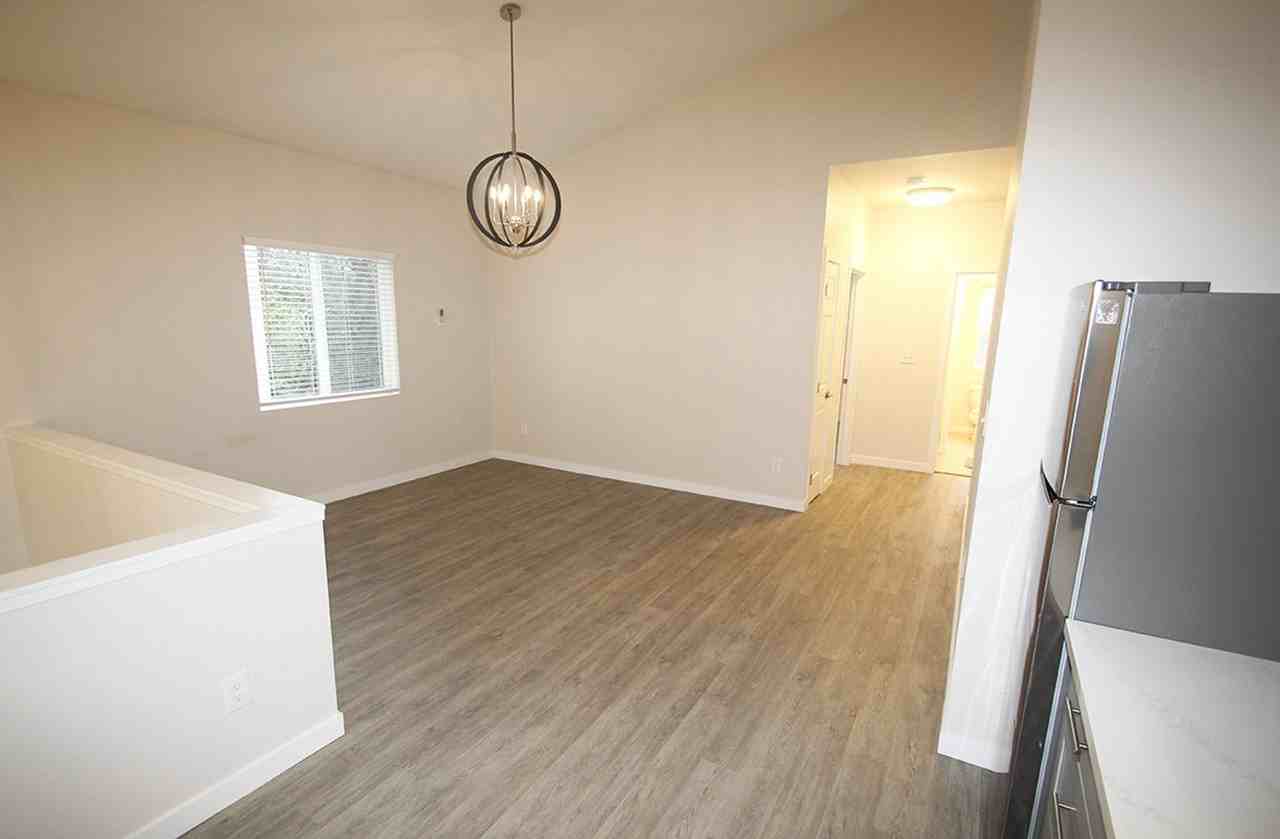 5731 25th Ave Ne - Photo 5 of 21