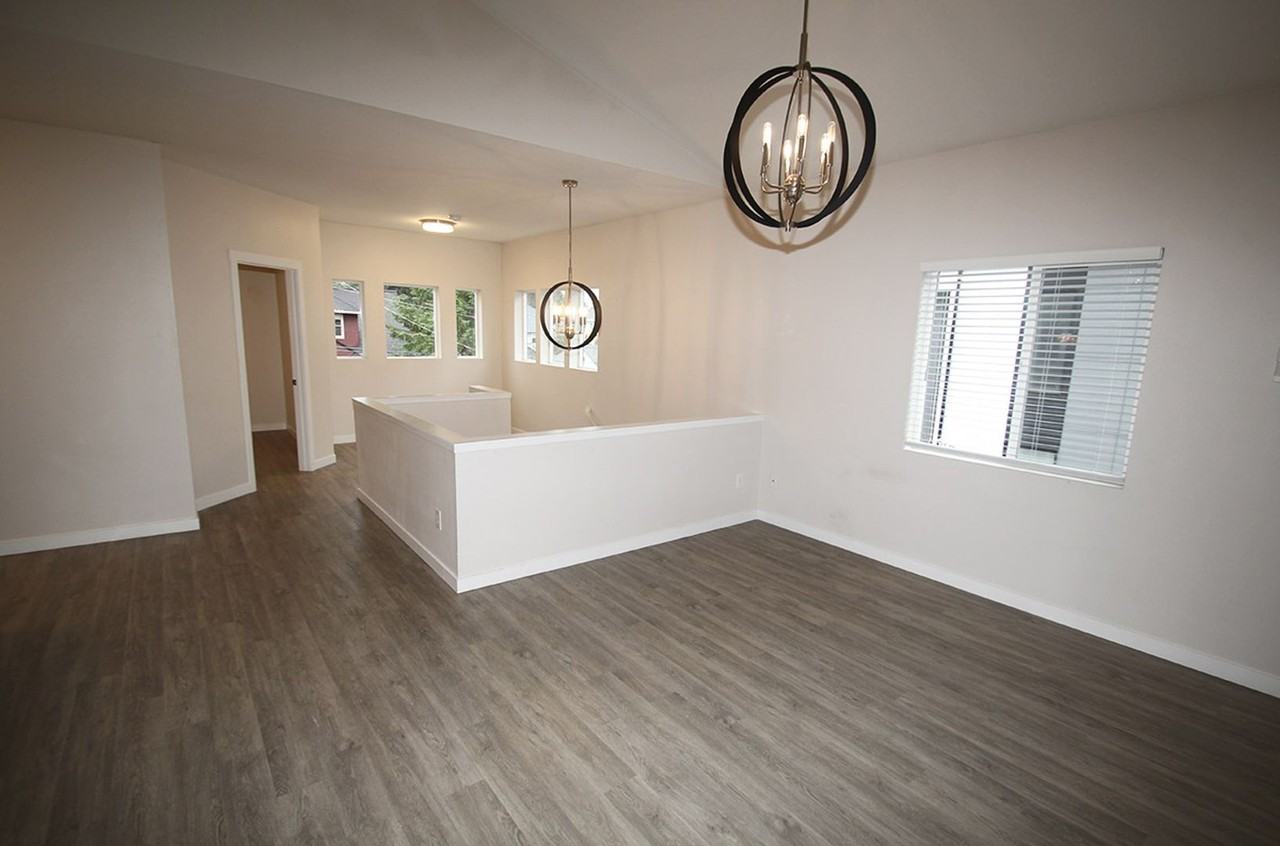 5731 25th Ave Ne - Photo 6 of 21