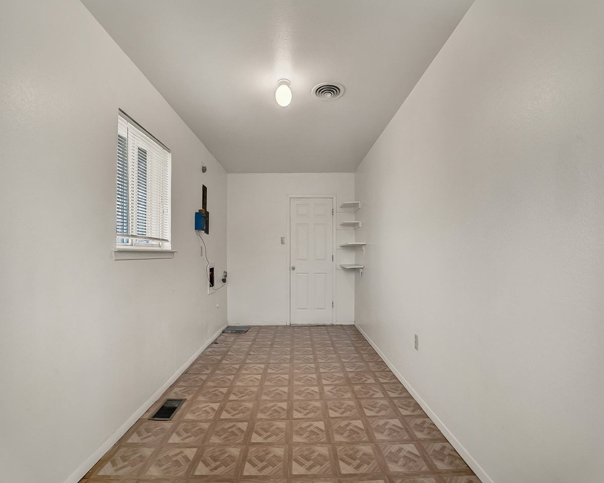 213 Clairemont Dr - Photo 5 of 27