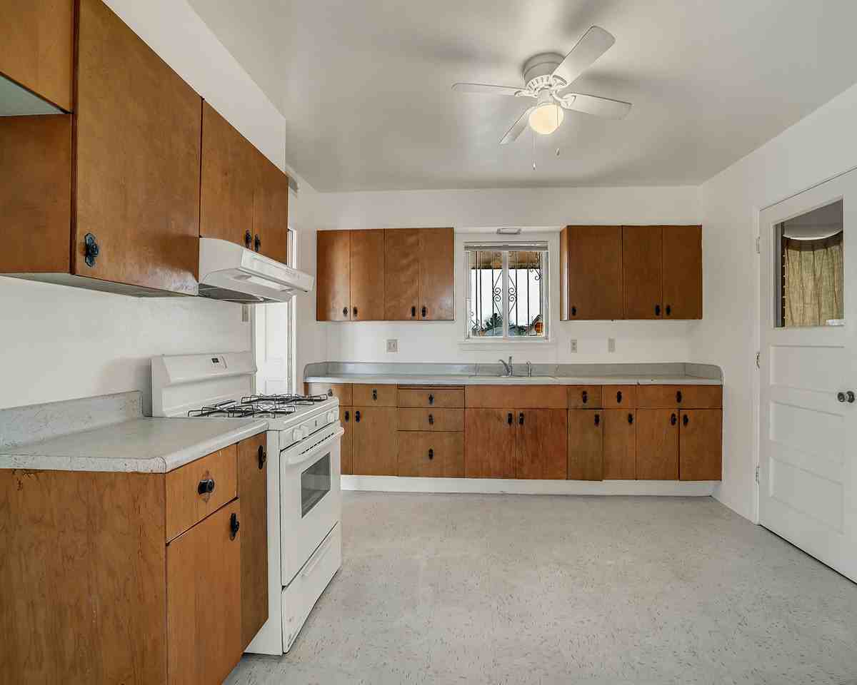 213 Clairemont Dr - Photo 6 of 27