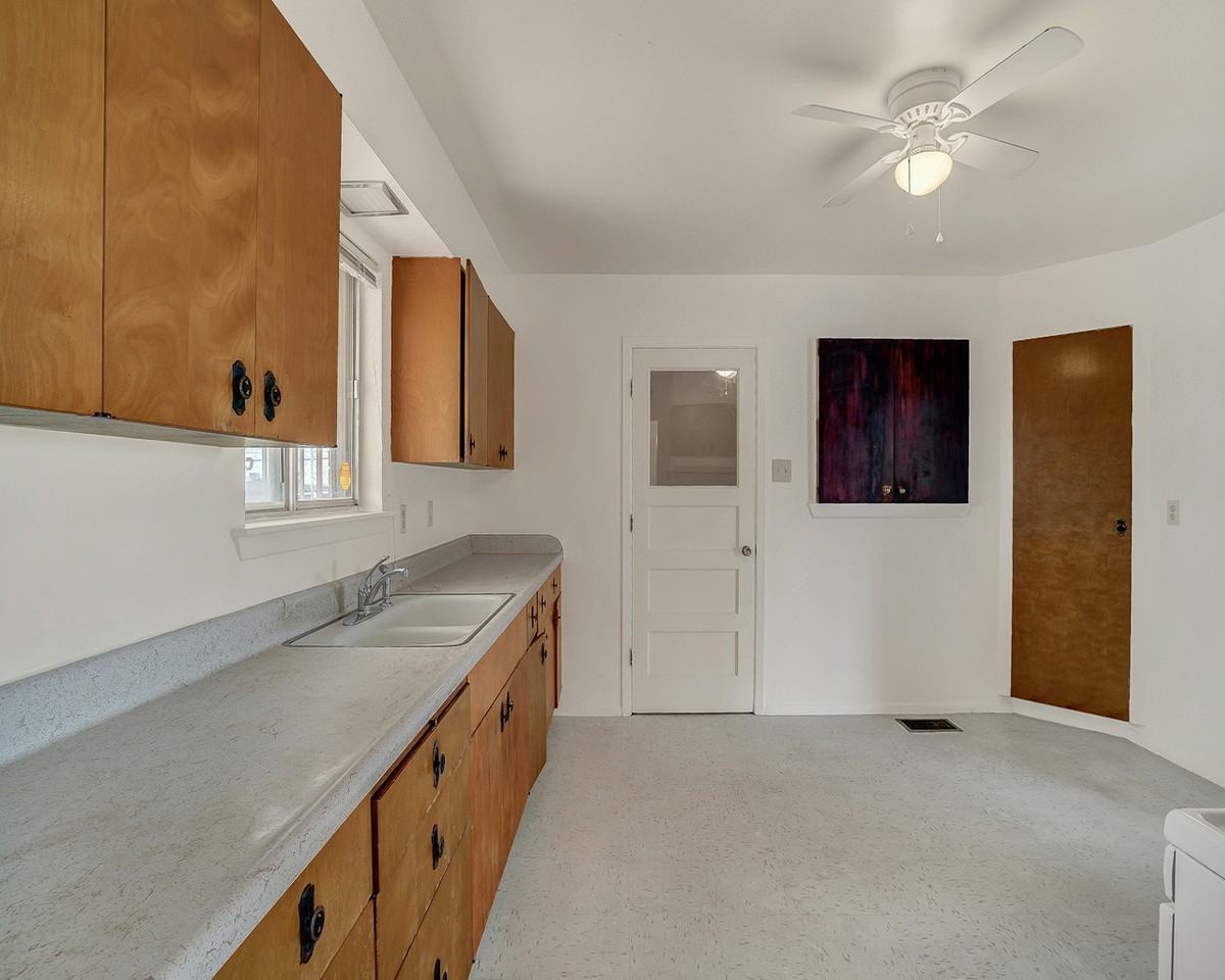 213 Clairemont Dr - Photo 7 of 27