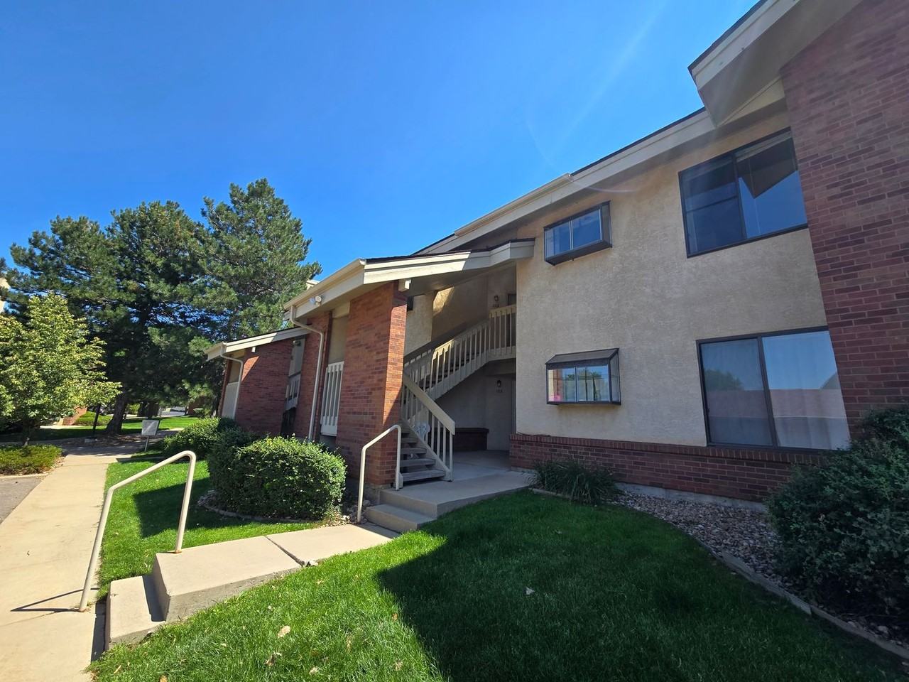 595 Manhattan Dr #203
