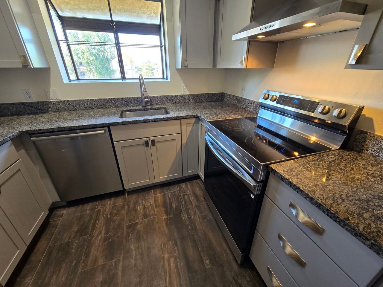595 Manhattan Dr #203 - Photo 5 of 36